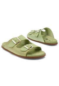 Zielone Klapki Hee Modne Skórzane Obuwie Damskie. Kolor: zielony. Materiał: skóra. Wzór: paski. Sezon: lato. Styl: elegancki, wakacyjny #4