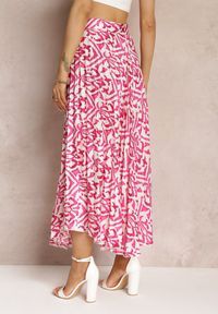 Renee - Fuksjowa Plisowana Spódnica Maxi w Fantazyjny Print Maritha. Kolor: różowy. Materiał: satyna, tkanina. Wzór: nadruk