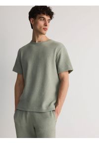 Reserved - T-shirt comfort fit - oliwkowy. Kolor: oliwkowy. Materiał: dzianina #1