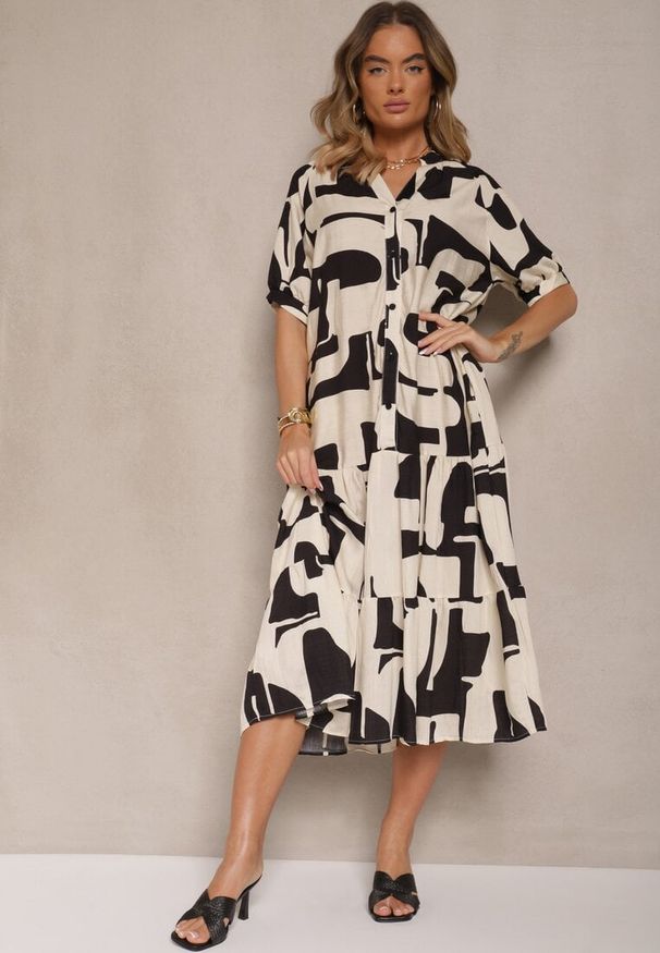 Renee - Czarna Sukienka z Wiskozy Ozdobiona Geometrycznym Motywem Filorea. Okazja: na co dzień, na randkę, do pracy. Kolor: czarny. Materiał: wiskoza. Wzór: geometria, aplikacja. Styl: klasyczny, casual