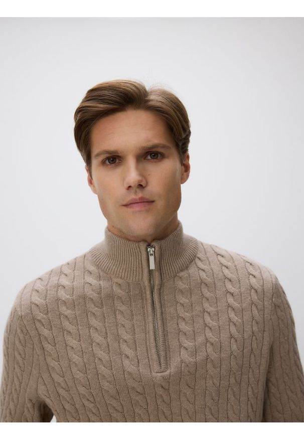 Reserved - Sweter z domieszką wełny - beżowy. Kolor: beżowy. Materiał: wełna