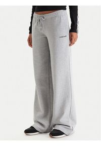 Guess Jeans Spodnie dresowe W6RB52 K68I4 Szary Regular Fit. Kolor: szary. Materiał: bawełna #1