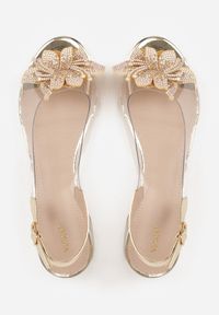 Renee - Złote Transparentne Sandały VICES na Słupku Ozdobione Cyrkoniami i Kwiatem 3D Lagumare. Zapięcie: pasek. Kolor: złoty. Materiał: satyna. Wzór: aplikacja, kwiaty. Obcas: na słupku. Styl: glamour #8