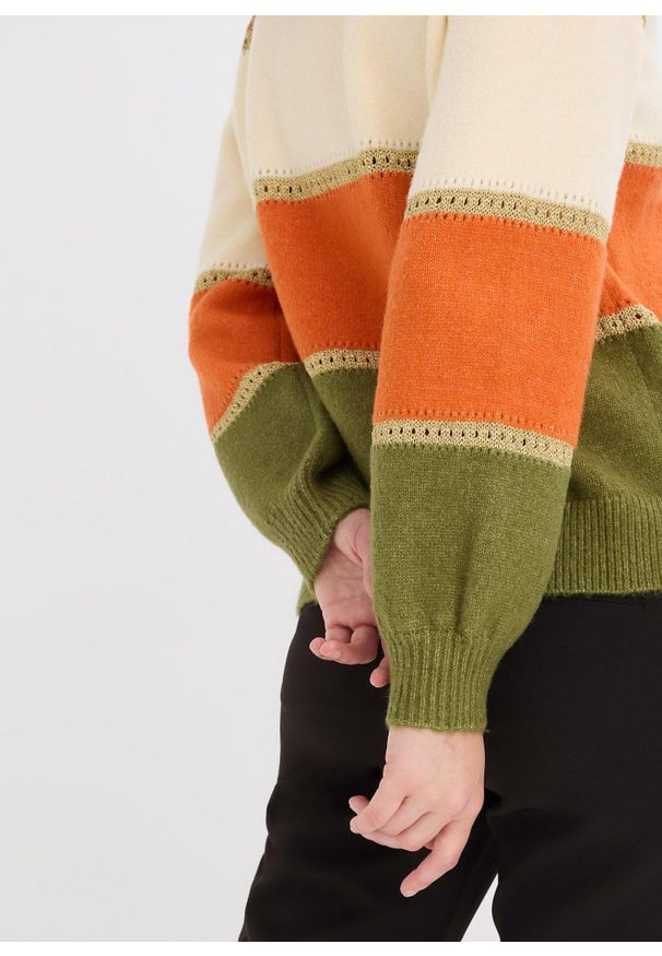 bonprix - Sweter z dzianiny. Kolor: brązowy. Materiał: dzianina. Wzór: kolorowy, paski