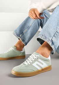 Renee - Zielone Sneakersy Kultowe Tenisówki Zdobione Przeszyciami Eveltewia. Okazja: na co dzień. Kolor: zielony. Materiał: jeans. Wzór: aplikacja. Obcas: na płaskiej podeszwie