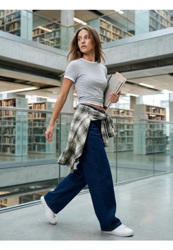 Sinsay - Prążkowana koszulka basic z kontrastową lamówką i domieszką wiskozy - szary. Kolor: szary. Materiał: prążkowany, wiskoza