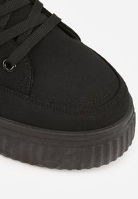 Renee - Czarne Chunky Sneakersy na Tłoczonej Platformie Trianne. Okazja: na spacer, na co dzień. Zapięcie: sznurówki. Kolor: czarny. Materiał: jeans. Wzór: aplikacja. Obcas: na platformie. Sport: turystyka piesza #9