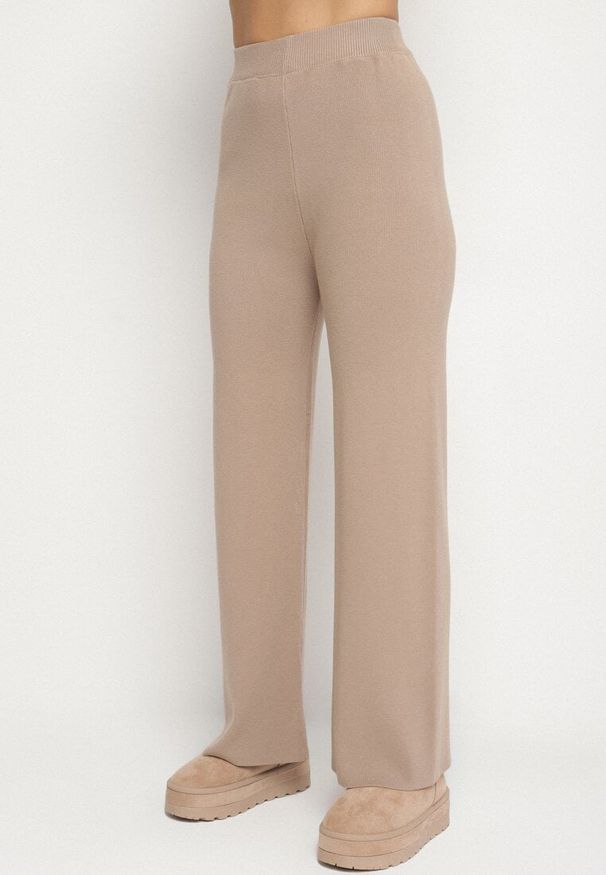 Born2be - Beżowy Komplet Dzianinowy z Wiskozą Kardigan i Szerokie Spodnie Badire. Kolor: beżowy. Materiał: wiskoza, dzianina. Wzór: aplikacja