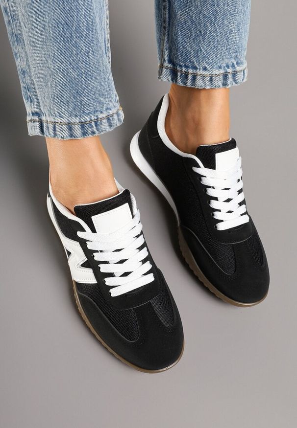 Renee - Czarne Sneakersy Klasyczne Tenisówki Istia. Kolor: czarny. Materiał: jeans