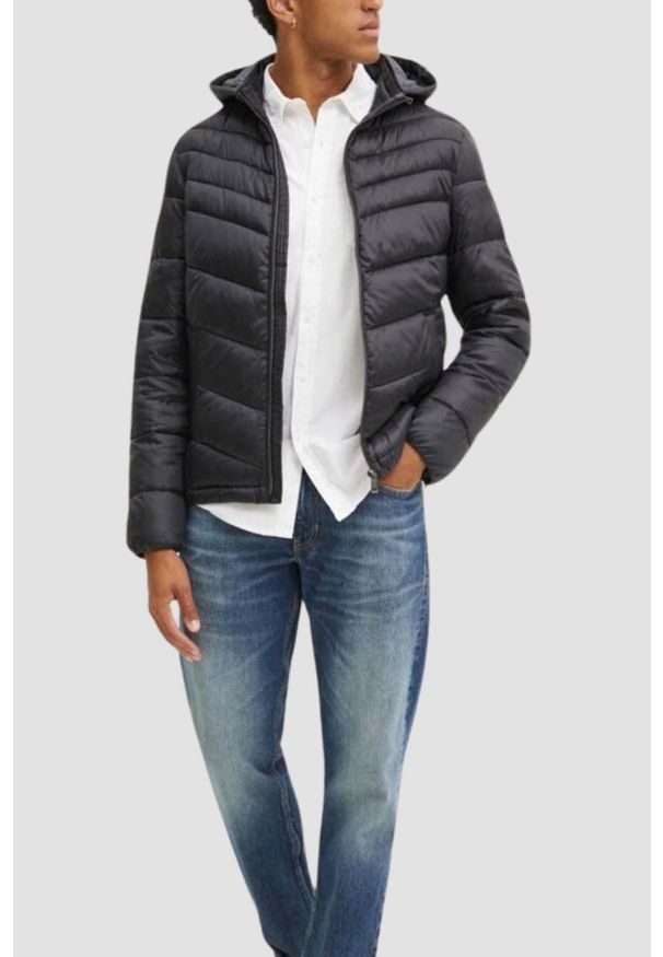 Guess - GUESS Czarna męska kurtka z kapturem Super Light Puffa Jacket. Typ kołnierza: kaptur. Kolor: czarny. Materiał: syntetyk, poliester