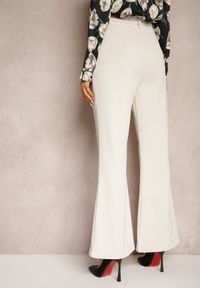 Renee - Beżowe Casualowe Spodnie w Stylu Dzwonów High Waist Uinna. Okazja: na co dzień. Stan: podwyższony. Kolor: beżowy. Styl: casual #3