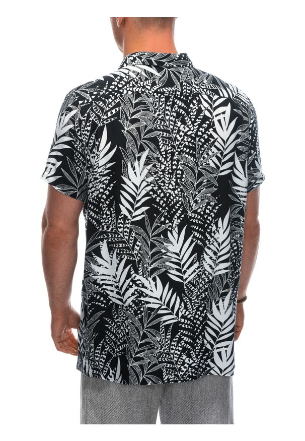 Ombre Clothing - Wiskozowa wzorzysta męska koszula z krótkim rękawem OM-SHPS-0113 - czarna/biała. Okazja: na co dzień. Kolor: czarny. Materiał: wiskoza. Długość rękawa: krótki rękaw. Długość: krótkie. Wzór: gładki, kolorowy. Styl: klasyczny, wakacyjny, casual
