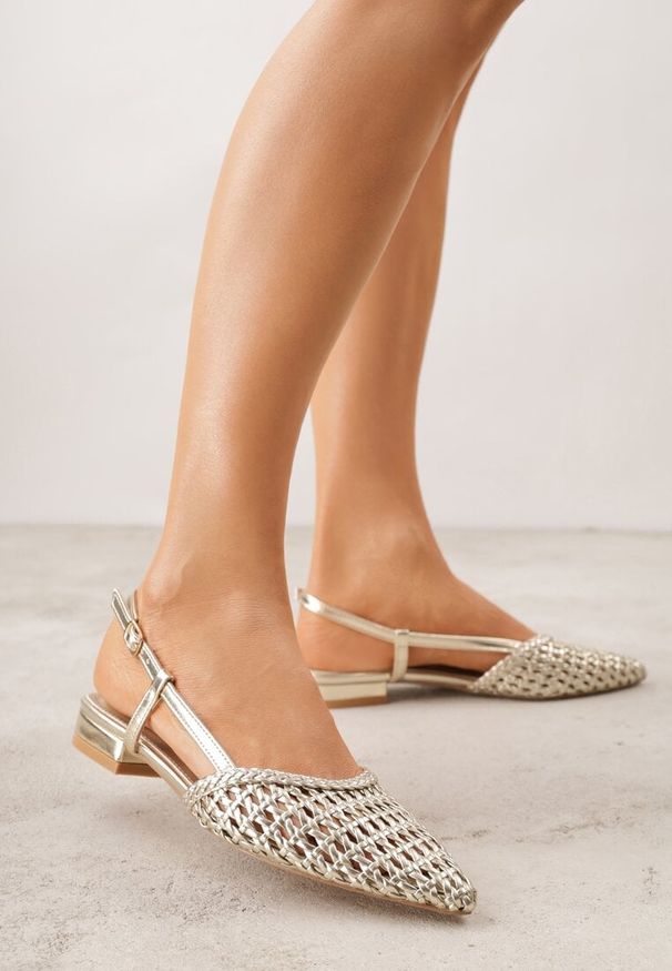 Renee - Złote Sandały z Plecioną Cholewką Triscan. Zapięcie: sprzączka. Kolor: złoty. Sezon: wiosna