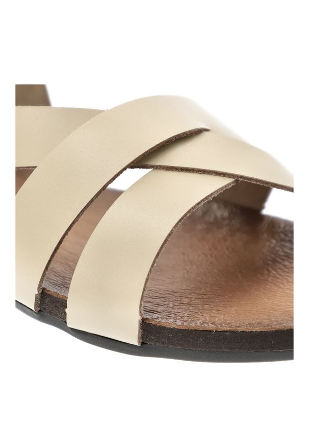 Beżowe Sandały Armodo Modne Obuwie Damskie. Okazja: na co dzień. Zapięcie: klamry. Kolor: beżowy. Materiał: jeans, skóra. Sezon: lato. Obcas: na płaskiej podeszwie. Styl: casual, elegancki, klasyczny