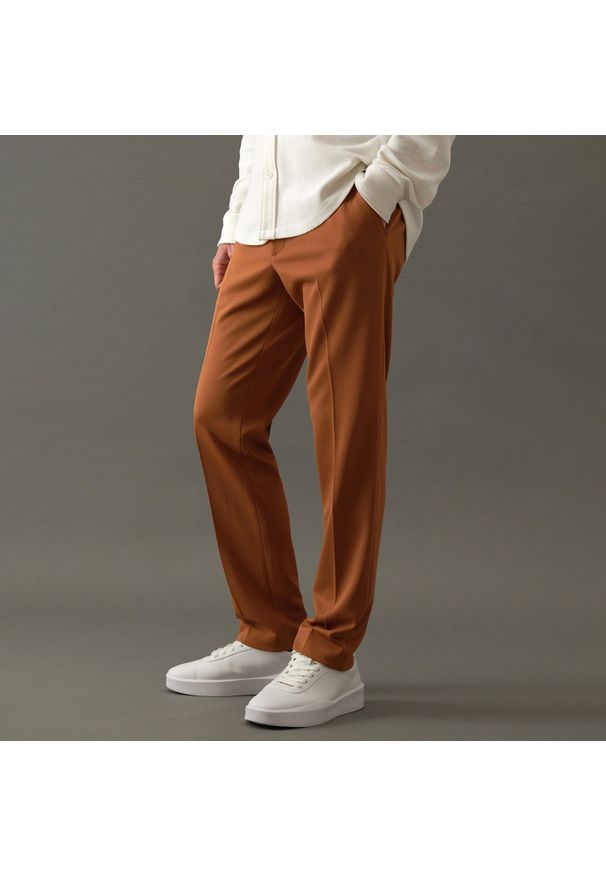 Reserved - Dzianinowe spodnie slim fit - Brązowy. Kolor: brązowy. Materiał: dzianina