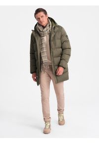 Ombre Clothing - Długa zimowa kurtka męska pikowana o satynowym wykończeniu - khaki V1. Kolor: brązowy. Materiał: satyna. Długość: długie. Wzór: nadruk. Sezon: zima. Styl: elegancki #5