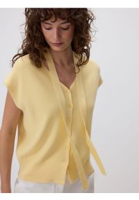 Reserved - Dzianinowa bluzka - jasnożółty. Kolor: żółty. Materiał: dzianina #1