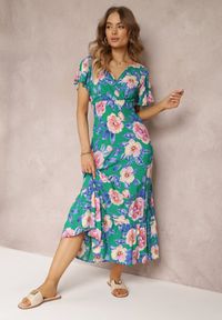 Renee - Zielona Rozkloszowana Sukienka Maxi z Gumkami w Talii i Falbankami Tayte. Typ kołnierza: kołnierz z falbankami. Kolor: zielony. Materiał: tkanina. Długość rękawa: krótki rękaw. Typ sukienki: kopertowe. Długość: maxi