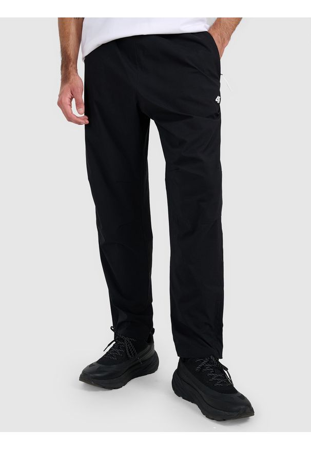 4f - 4F Spodnie casual męskie - czarne S. Kolor: czarny. Materiał: syntetyk, materiał, tkanina. Wzór: jednolity