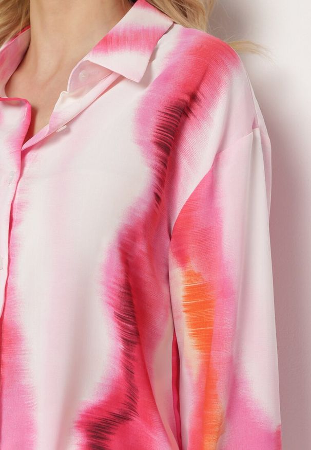 Born2be - Biało-Fuksjowa Koszula z Wzorem Tie-Dye Aranepia. Kolor: różowy