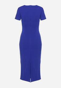 Born2be - Niebieska Taliowana Koktajlowa Sukienka z Wiskozą i Rozcięciem z Tyłu Castorea. Okazja: na co dzień. Kolor: niebieski. Materiał: wiskoza. Długość rękawa: krótki rękaw. Styl: wizytowy #3
