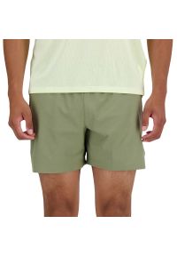 Spodenki New Balance MS41286DEK - zielone. Kolor: zielony. Materiał: poliester, tkanina, materiał. Sport: fitness #1