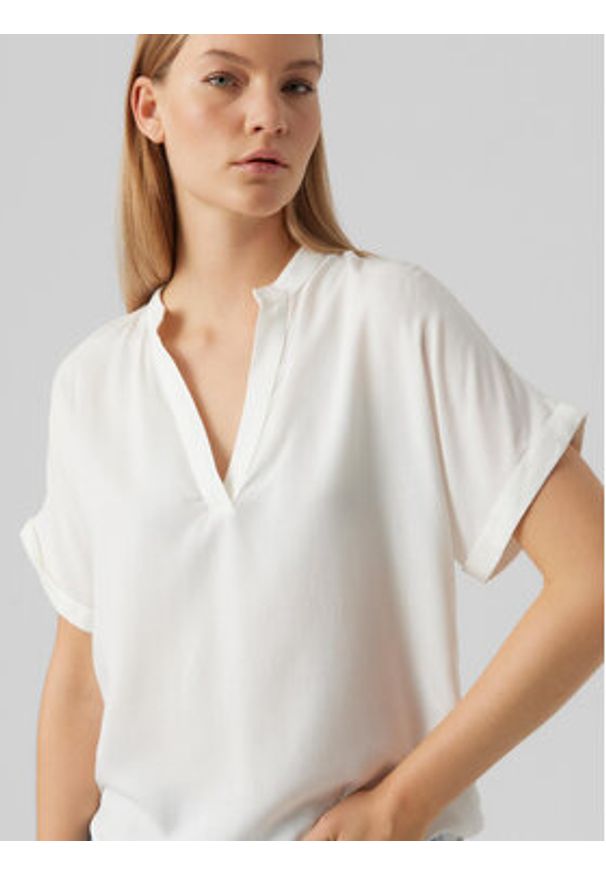 Vero Moda Bluzka Beauty 10279697 Biały Regular Fit. Kolor: biały. Materiał: wiskoza