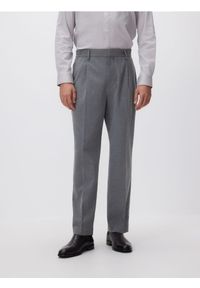 Reserved - Spodnie straight z kantem - szary. Kolor: szary. Materiał: wiskoza, tkanina #1