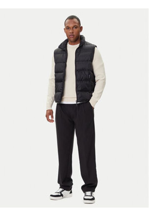 Armani Exchange Kamizelka XM001581 AF16628 UC001 Czarny Regular Fit. Kolor: czarny. Materiał: syntetyk