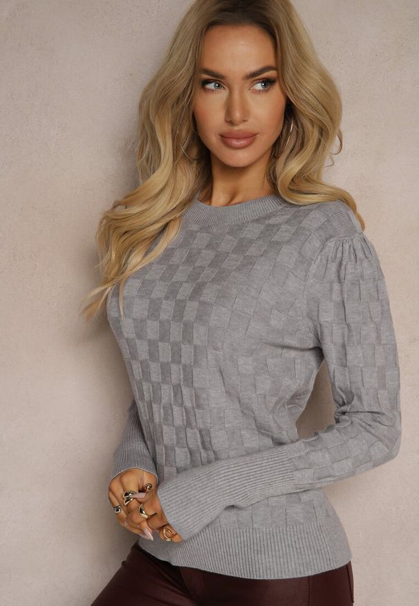 Renee - Szary Sweter z Modalem i Wiskozą Ozdobiony Tłoczeniem Liliti. Okazja: na co dzień. Kolor: szary. Materiał: wiskoza. Długość rękawa: długi rękaw. Długość: długie. Wzór: aplikacja. Styl: elegancki, casual