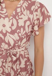 Born2be - Ciemnobeżowa Sukienka o Rozkloszowanym Kroju w Kwiaty Ozdobiona Paskiem Nilatra. Okazja: na co dzień. Kolor: beżowy. Długość rękawa: krótki rękaw. Wzór: kwiaty, aplikacja. Sezon: lato. Typ sukienki: rozkloszowane. Styl: elegancki, casual #3