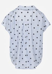 Born2be - Niebieska Bluzka o Fasonie Oversize w Kropki z Bawełny Pireia. Okazja: do pracy, na co dzień. Kolor: niebieski. Materiał: bawełna. Długość: długie. Wzór: kropki. Styl: casual #7