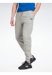 Reebok Spodnie dresowe Identity IA4345 Szary Regular Fit. Kolor: szary. Materiał: dresówka, bawełna #1