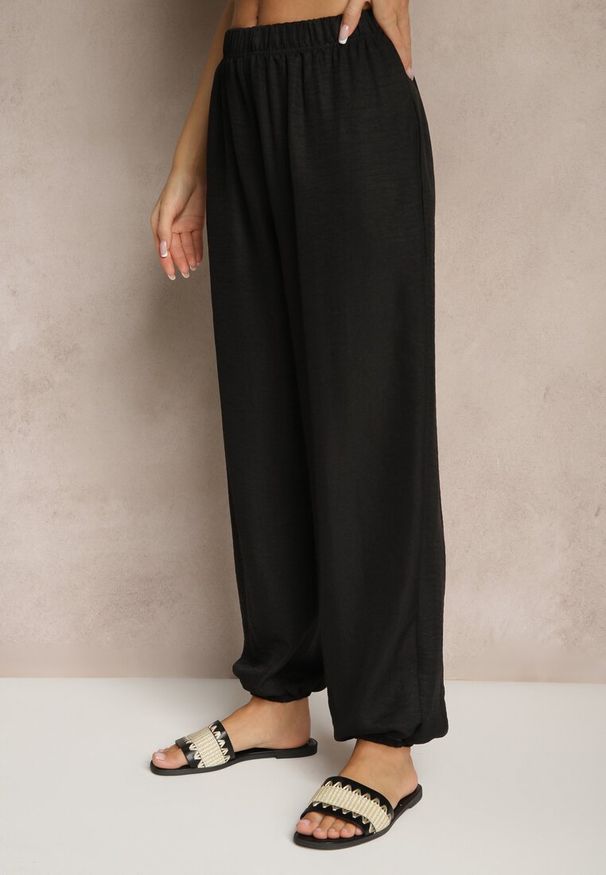 Renee - Czarne Spodnie Joggery High Waist ze Ściągaczami Korilanea. Okazja: na co dzień. Stan: podwyższony. Kolor: czarny. Styl: elegancki, casual