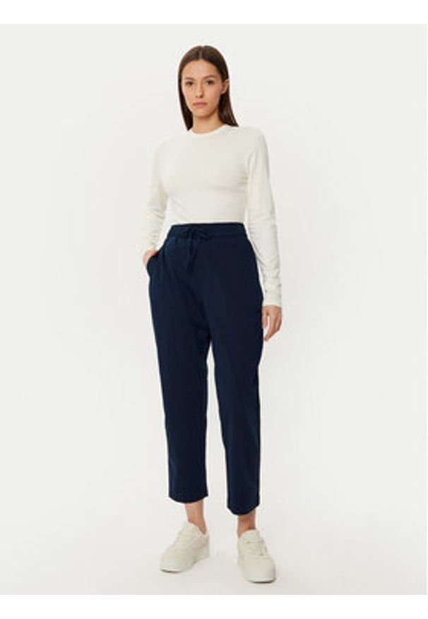 GAP - Gap Spodnie materiałowe 883883-06 Granatowy Straight Leg. Kolor: niebieski. Materiał: bawełna