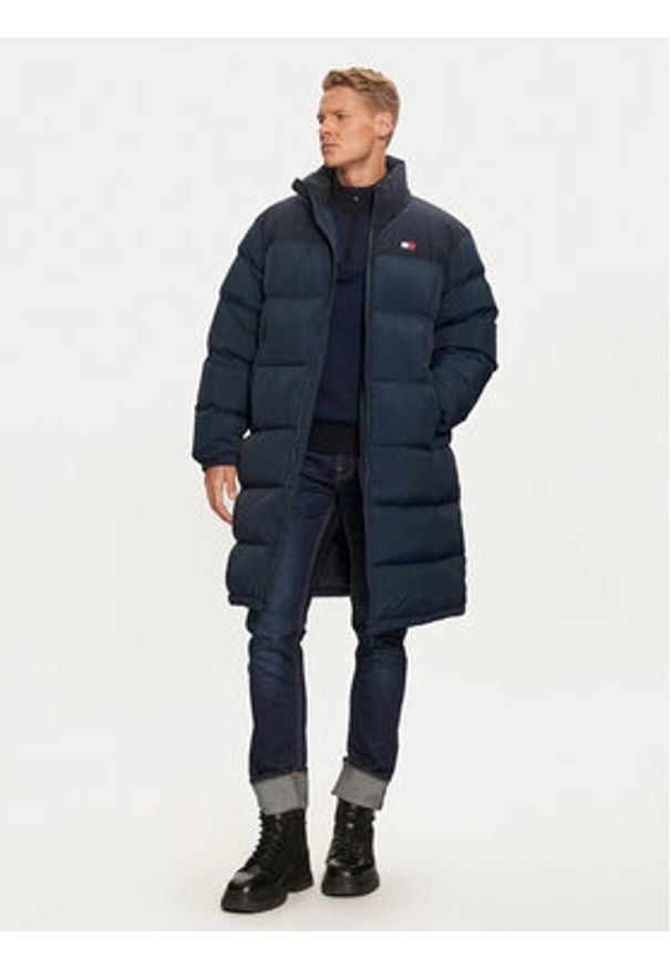 Tommy Jeans Kurtka puchowa Alaska DM0DM20605 Granatowy Regular Fit. Kolor: niebieski. Materiał: syntetyk