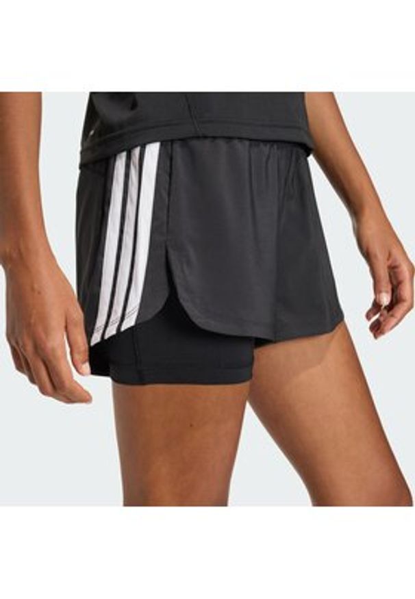 Adidas - adidas Szorty sportowe Pacer Workout Woven 2in1 KD9742 Czarny Regular Fit. Kolor: czarny. Materiał: syntetyk