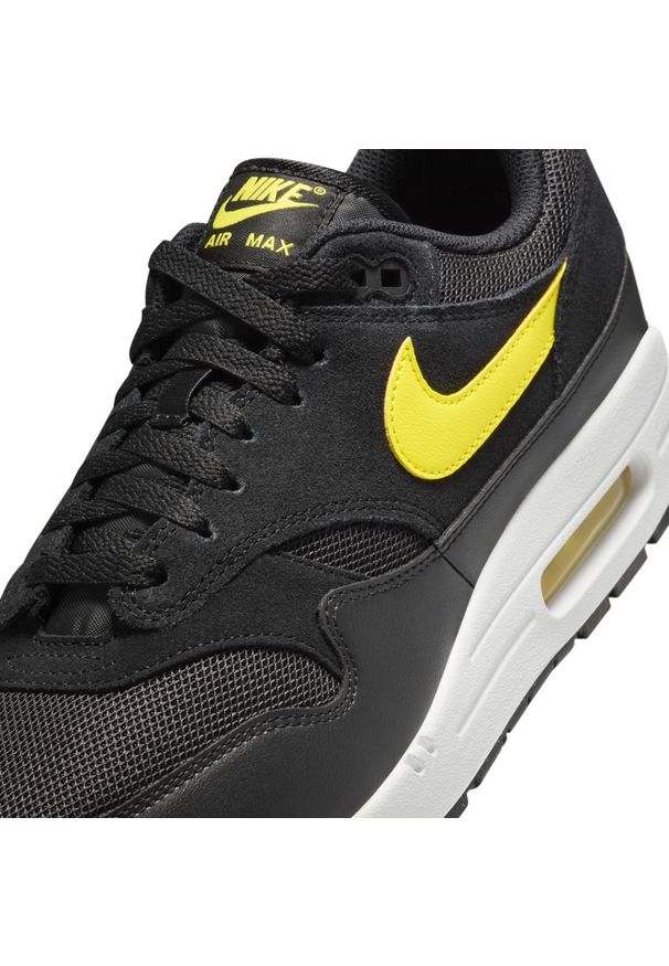 Nike Air Max 1 "Batman" Sneakersy męskie. Okazja: na co dzień. Kolor: czarny. Materiał: materiał, zamsz, skóra. Szerokość cholewki: normalna. Wzór: motyw z bajki. Model: Nike Air Max