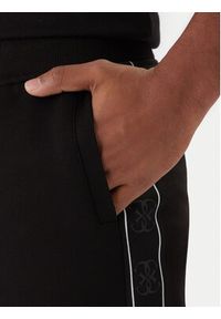 Guess Szorty materiałowe Mickey Z4RD04 KB3P2 Czarny Regular Fit. Kolor: czarny. Materiał: bawełna #5