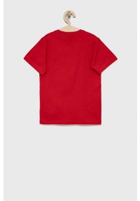 Champion T-shirt bawełniany dziecięcy kolor czerwony z aplikacją. Okazja: na co dzień. Kolor: czerwony. Materiał: bawełna. Wzór: aplikacja. Styl: casual