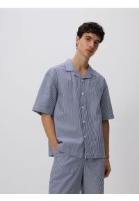 Reserved - Bawełniana koszula comfort fit - granatowy. Kolor: niebieski. Materiał: bawełna