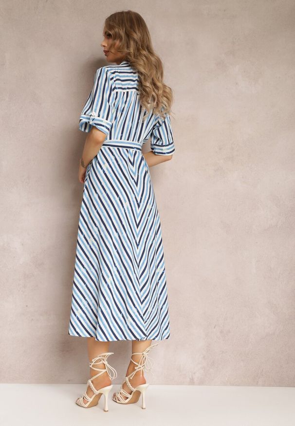 Renee - Niebieska Koszulowa Sukienka Wiązana w Talii w Paski Nastika. Okazja: na co dzień. Kolor: niebieski. Materiał: materiał. Długość rękawa: krótki rękaw. Wzór: paski. Typ sukienki: koszulowe. Styl: casual. Długość: midi