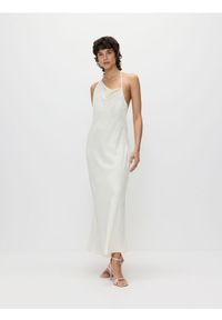 Reserved - Sukienka z asymetrycznym dekoltem - złamana biel. Materiał: satyna, tkanina. Typ sukienki: asymetryczne