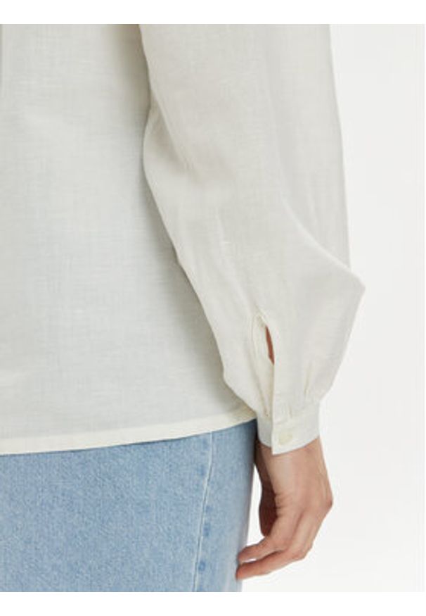 Wrangler Koszula Poet 112352274 Biały Relaxed Fit. Kolor: biały. Materiał: bawełna