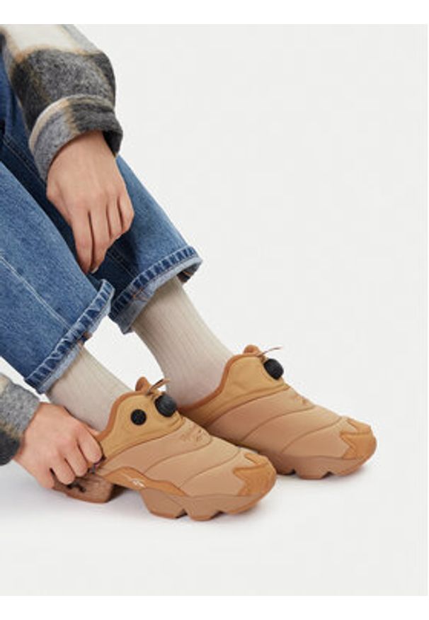 Reebok Klapki EO-INSTAPUMP FURY MULE 100230816 Beżowy. Kolor: beżowy. Materiał: materiał