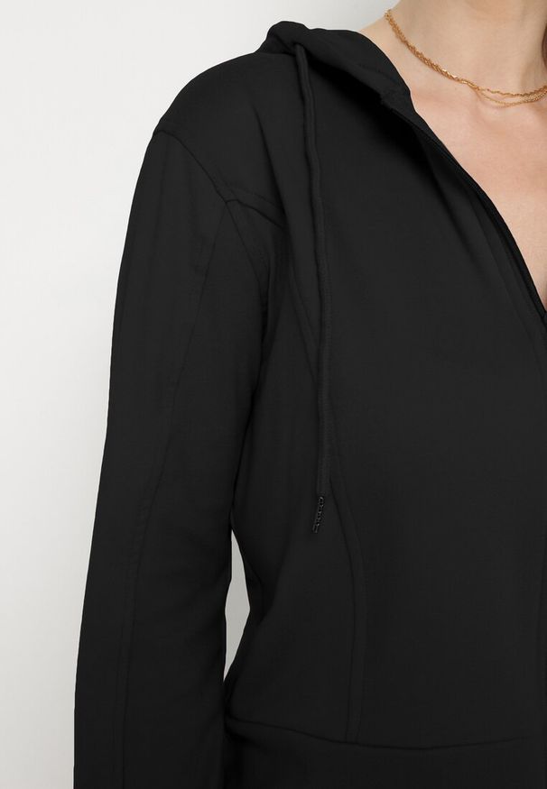 Born2be - Czarny Komplet Dresowy Rozpinana Bluza z Kapturem Wykończona Ściągaczem i Spodnie z Gumką w Pasie Starkie. Kolor: czarny. Materiał: dresówka