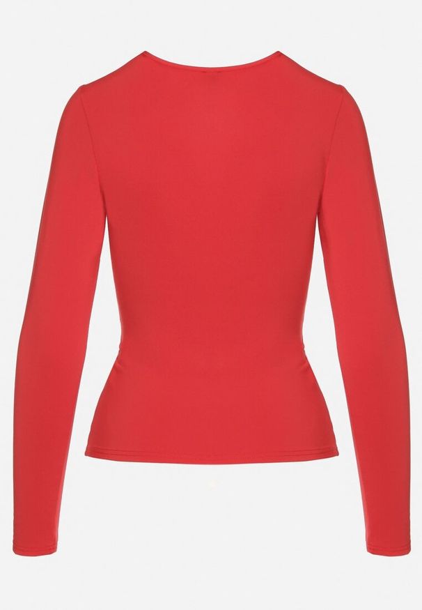 Born2be - Czerwona Bluzka z Wiskozą i Ozdobnym Marszczeniem Neldexia. Okazja: na co dzień. Kolor: czerwony. Materiał: wiskoza. Styl: elegancki, casual