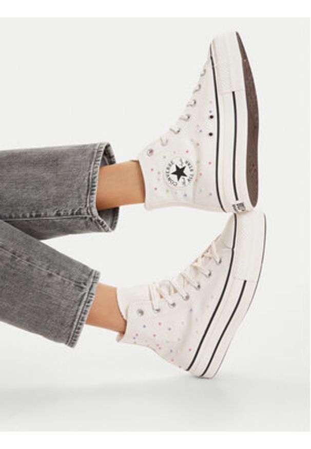 Converse Trampki Chuck Taylor All Star Lift Platform Mini Studs A19140C Écru. Kolor: kremowy. Materiał: materiał. Obcas: na platformie