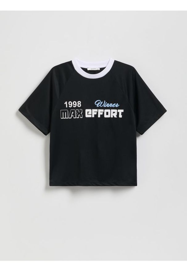 Reserved - Szybkoschnący t-shirt z nadrukiem - czarny. Kolor: czarny. Materiał: dzianina. Wzór: nadruk