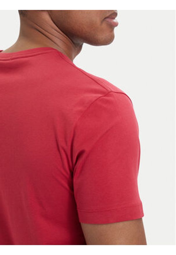 GANT - Gant T-Shirt Shield 2003184 Czerwony Regular Fit. Kolor: czerwony. Materiał: bawełna